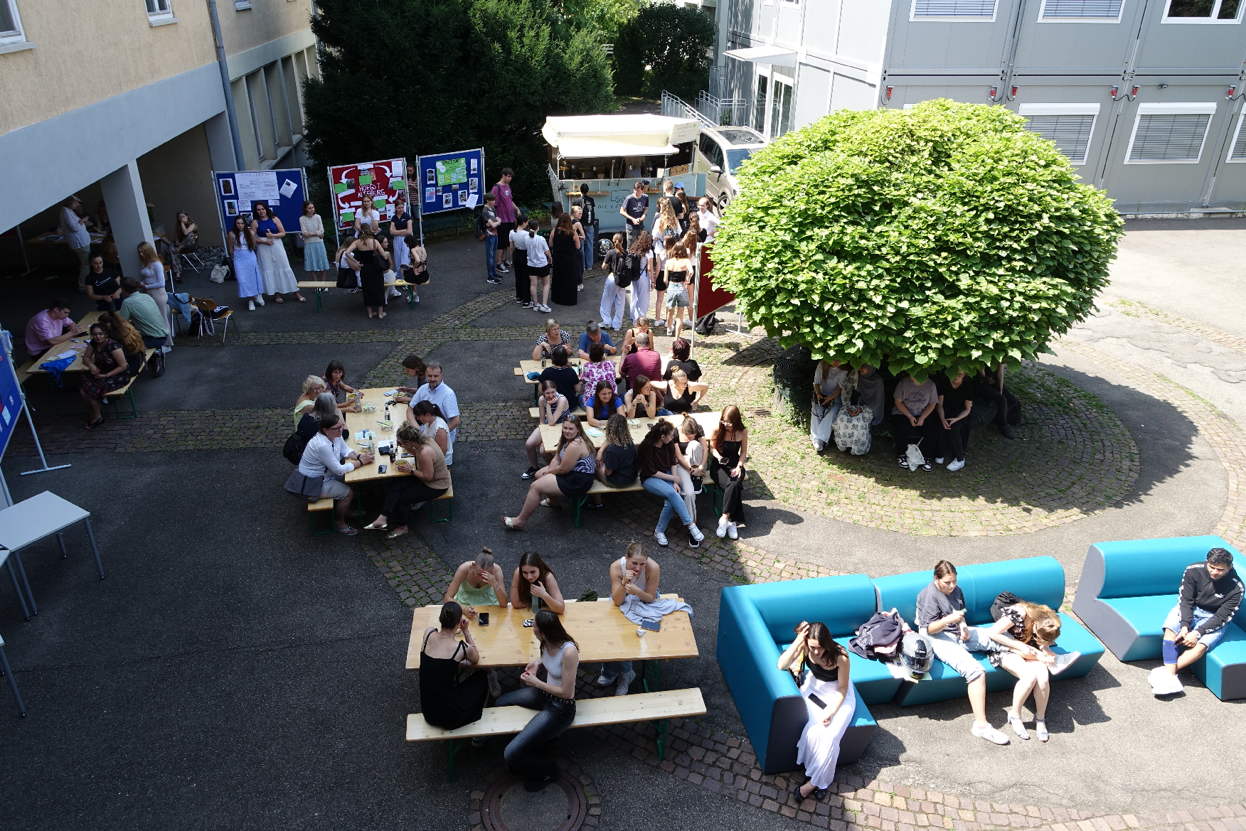 Markt der Möglichkeiten als Abschluss für das Projekt "Nachhaltigkeit erleben" an der Laura-Schradin-Schule