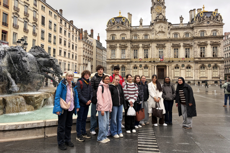 Schülerinnen und Schüler auf Studienreise in Roanne